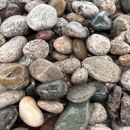 Галька речная разноцветная фр. 40-70 мм