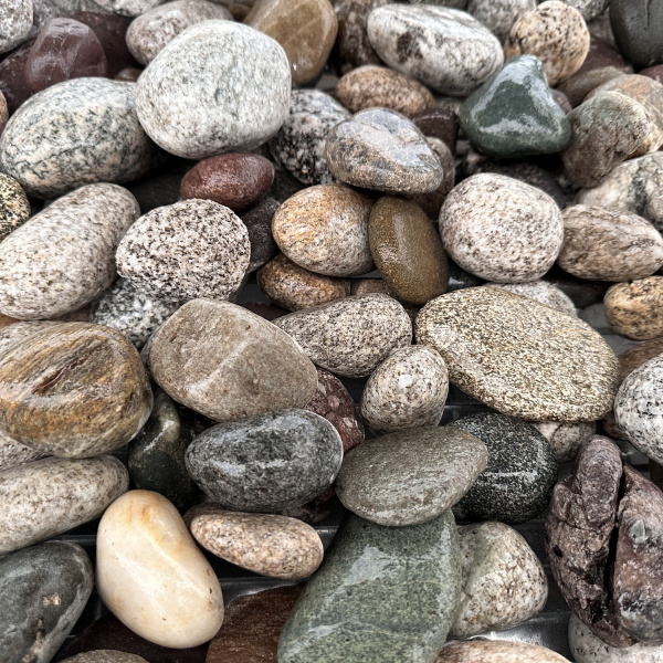 Галька речная разноцветная фр. 40-70 мм