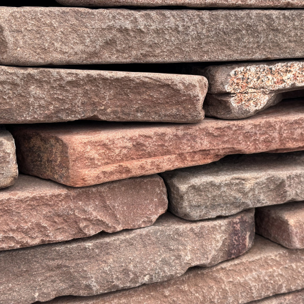 Камень для подпорной стенки галтованный терракотовый толщ. 30-40 мм