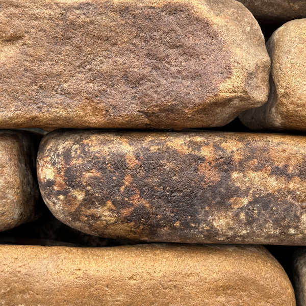 Камень для подпорной стенки речной толщ. 150-300 мм