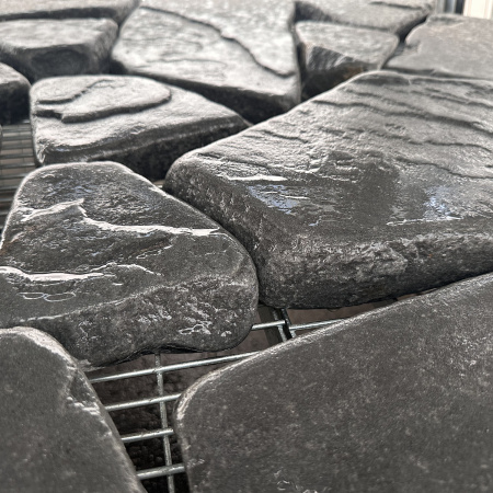 Плитняк песчаник галтованный серо-синий толщ. 40 мм