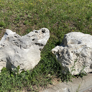 Валун "Эльбрус" (выветренный известняк) фр. 50-100 см