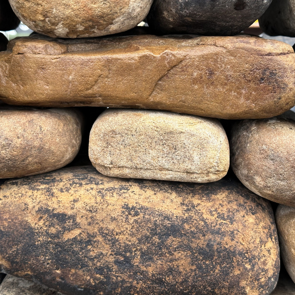 Камень для подпорной стенки речной толщ. 70-120 мм