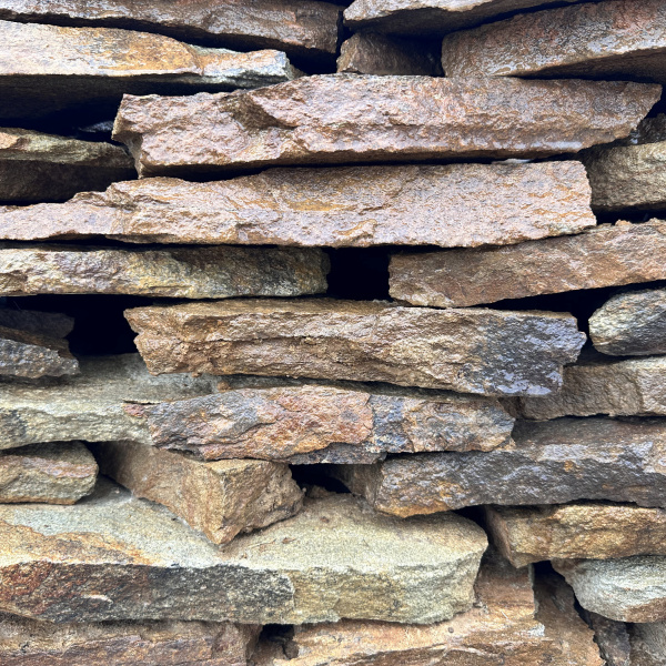 Плитняк песчаник дикий "Тигровый" толщ. 20-30 мм