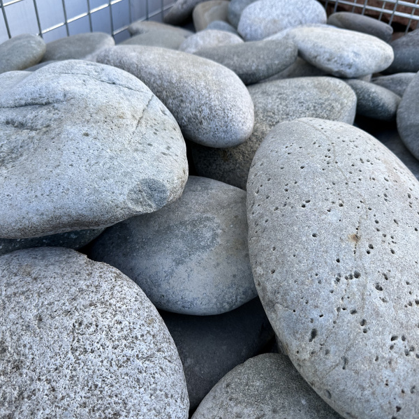 Валун речной "Микс" плоский фр. 20-40 см