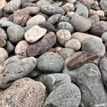 Галька речная разноцветная фр. 20-40 мм