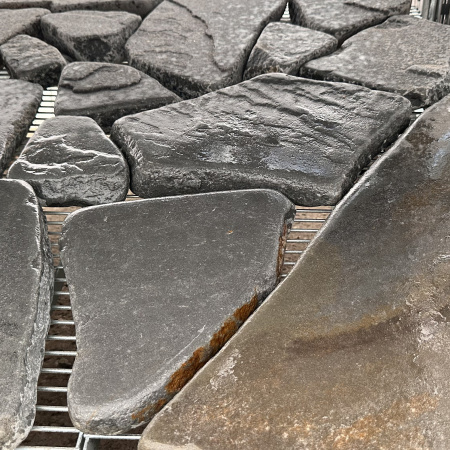 Плитняк песчаник галтованный серо-синий толщ. 40 мм