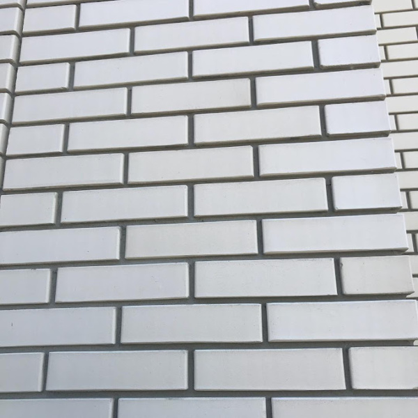 Облицовочный кирпич Белый Железногорский кирпичный завод 1нф гладкий