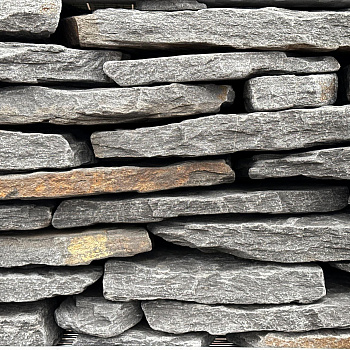 Камень для подпорной стенки галтованный "Дракон" серо-синий толщ. 30-40 мм