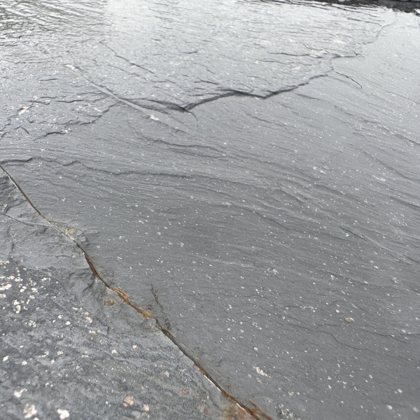 Плитняк сланец дикий графит черный (крупный формат) толщ. 15-25 мм