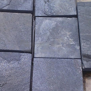 Брусчатка из златолита черная пиленая