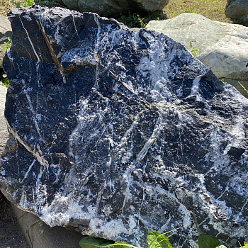 Бутовый камень мрамор черный 50-100 см