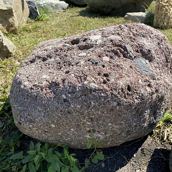 Валун "Красный мак" (конгломерат) фр. 40-70 см