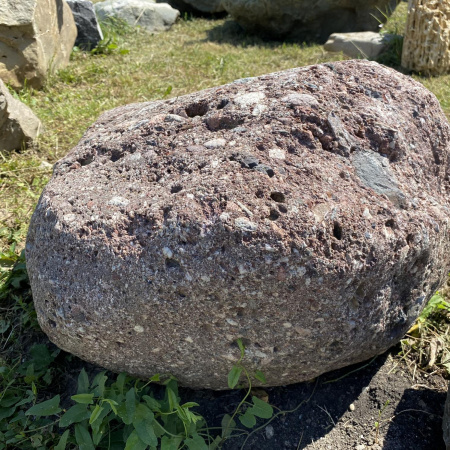 Валун "Красный мак" (конгломерат) фр. 40-70 см