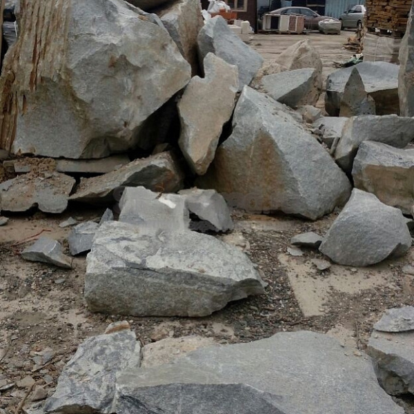 Бутовый камень гранит фр. 40-70 см