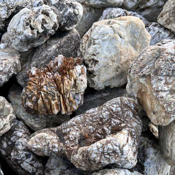 Бутовый камень кварц фр. 20-40 см