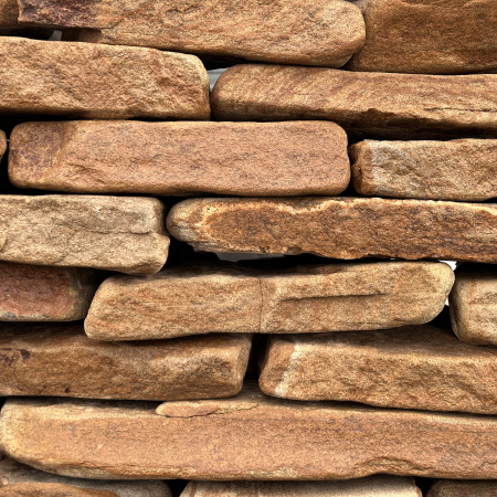 Камень для подпорной стенки галтованный "Тигровый" толщ. 30-40 мм