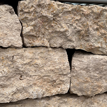 Камень для подпорной стенки "Медовый" толщ. 90-150 мм