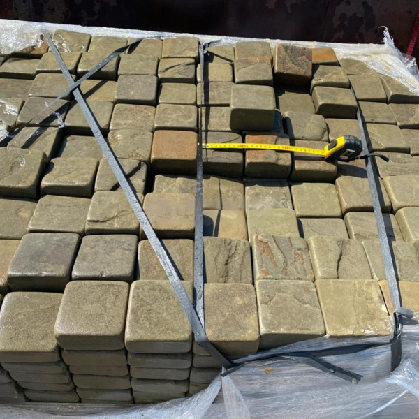 Брусчатка из песчаника серо-зеленая галтованная