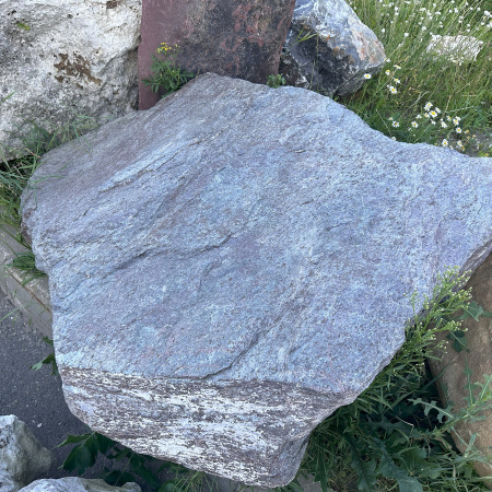 Валун "Казбек"