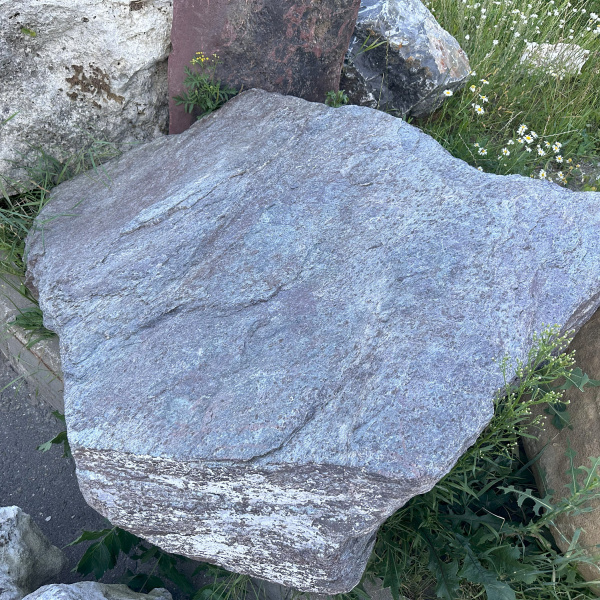 Валун "Казбек"