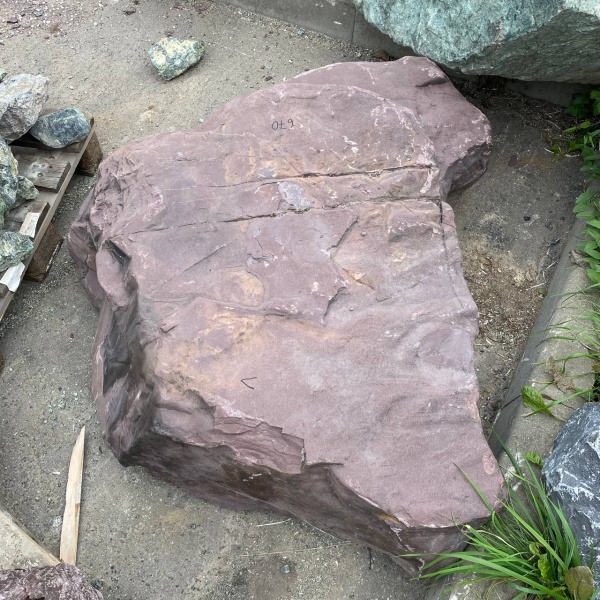 Валун речной "Красный мак" фр. 100+ см