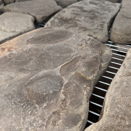 Плитняк песчаник галтованный серо-зеленый толщ. 40 мм