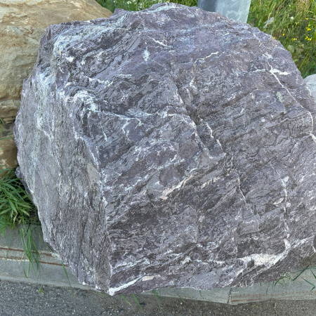 Валун "Казбек"