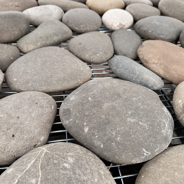 Галька речная плоская синяя фр. 100-200 мм