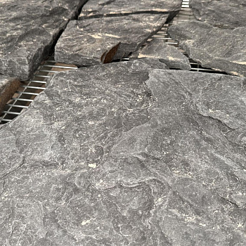 Плитняк песчаник галтованный "Дракон" серо-синий толщ. 20-30 мм