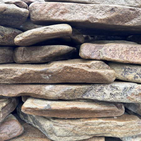 Плитняк песчаник галтованный "Тигровый" толщ. 30-40 мм