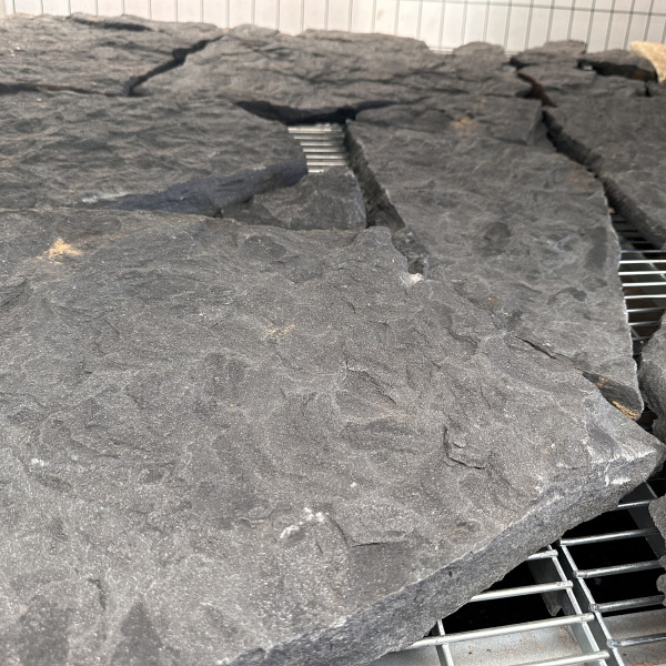 Плитняк песчаник дикий "Дракон" серо-синий толщ. 20-30 мм