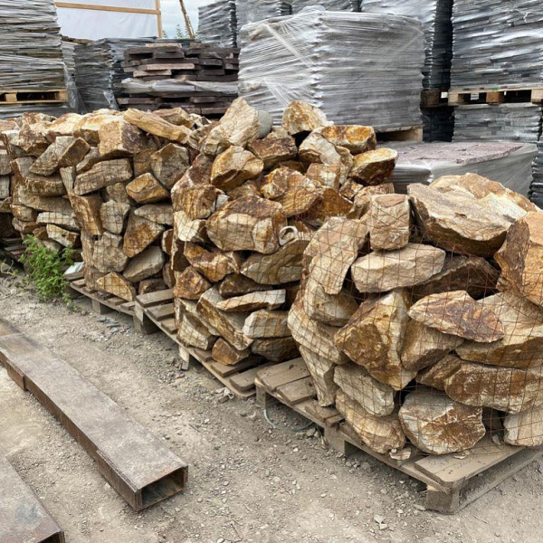 Бутовый камень песчаник "Тигровый" для подпорной стенки фр. 40-70 см