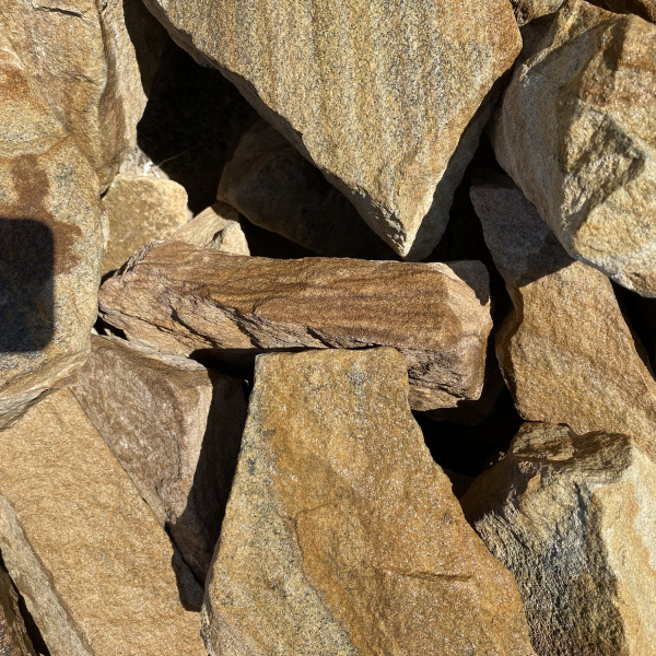 Бутовый камень песчаник желтый фр. 10-20 см