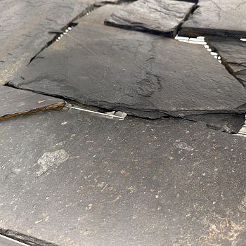 Плитняк сланец дикий графит черный (средний формат) толщ. 15-25 мм