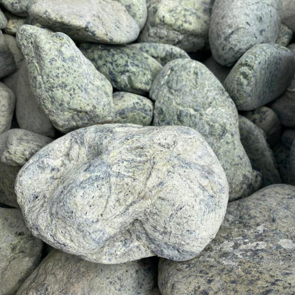 Валун змеевик уральский фр. 20-40 см