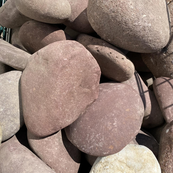 Валун речной "Красный мак" фр. 20-40 см