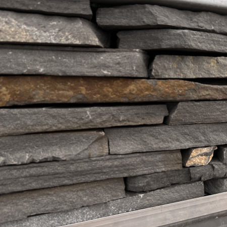 Камень для подпорной стенки песчаник дикий серо-синий толщ. 30-40 мм