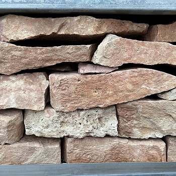 Камень для подпорной стенки дикий розовый толщ. 60-90 мм