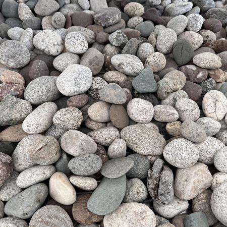 Галька речная разноцветная фр. 40-70 мм