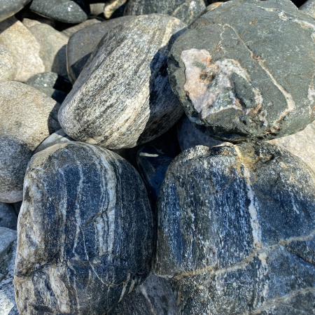 Валун "Полосатик" Архыз фр. 20-40 см