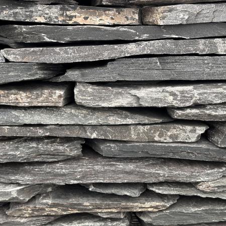 Камень для подпорной стенки малахит дикий толщ. 15-25 мм