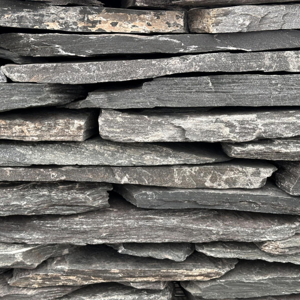 Камень для подпорной стенки малахит дикий толщ. 15-25 мм