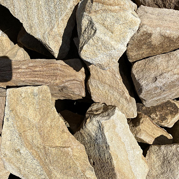 Бутовый камень песчаник желтый фр. 10-20 см