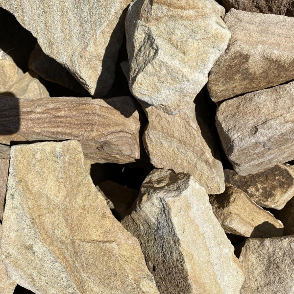 Бутовый камень песчаник желтый фр. 10-20 см