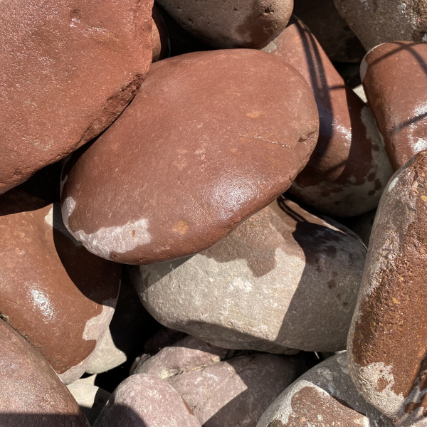 Валун речной "Красный мак" фр. 20-40 см