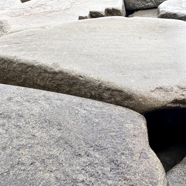 Плитняк песчаник галтованный серо-зеленый толщ. 20 мм