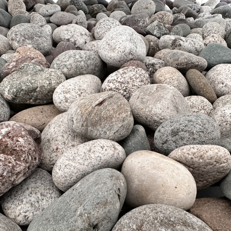 Галька речная разноцветная фр. 40-70 мм