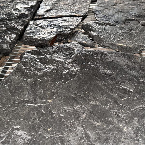 Плитняк песчаник галтованный "Дракон" серо-синий толщ. 20-30 мм