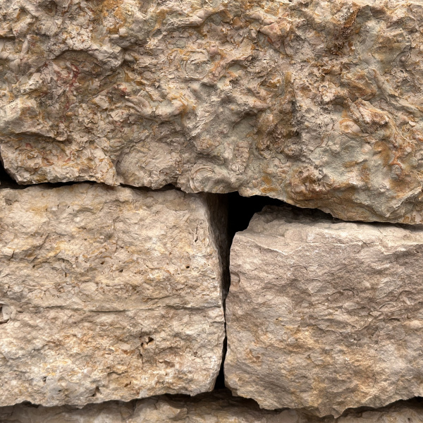 Камень для подпорной стенки "Медовый" толщ. 90-150 мм